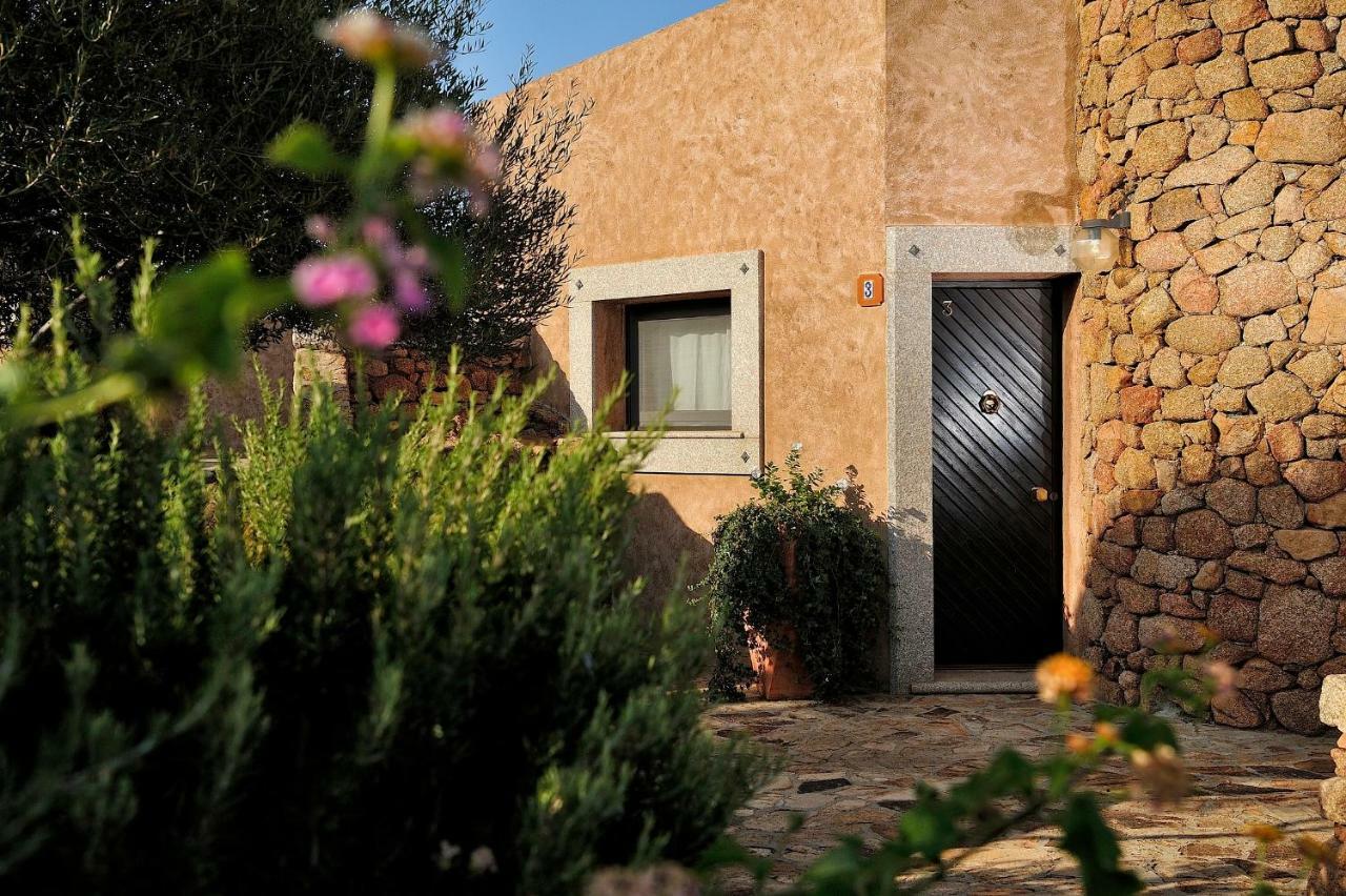Residence L'Ea Di Lavru - Appartamenti Mono-Bilo-Trilocali Loiri Porto San Paolo Exterior foto