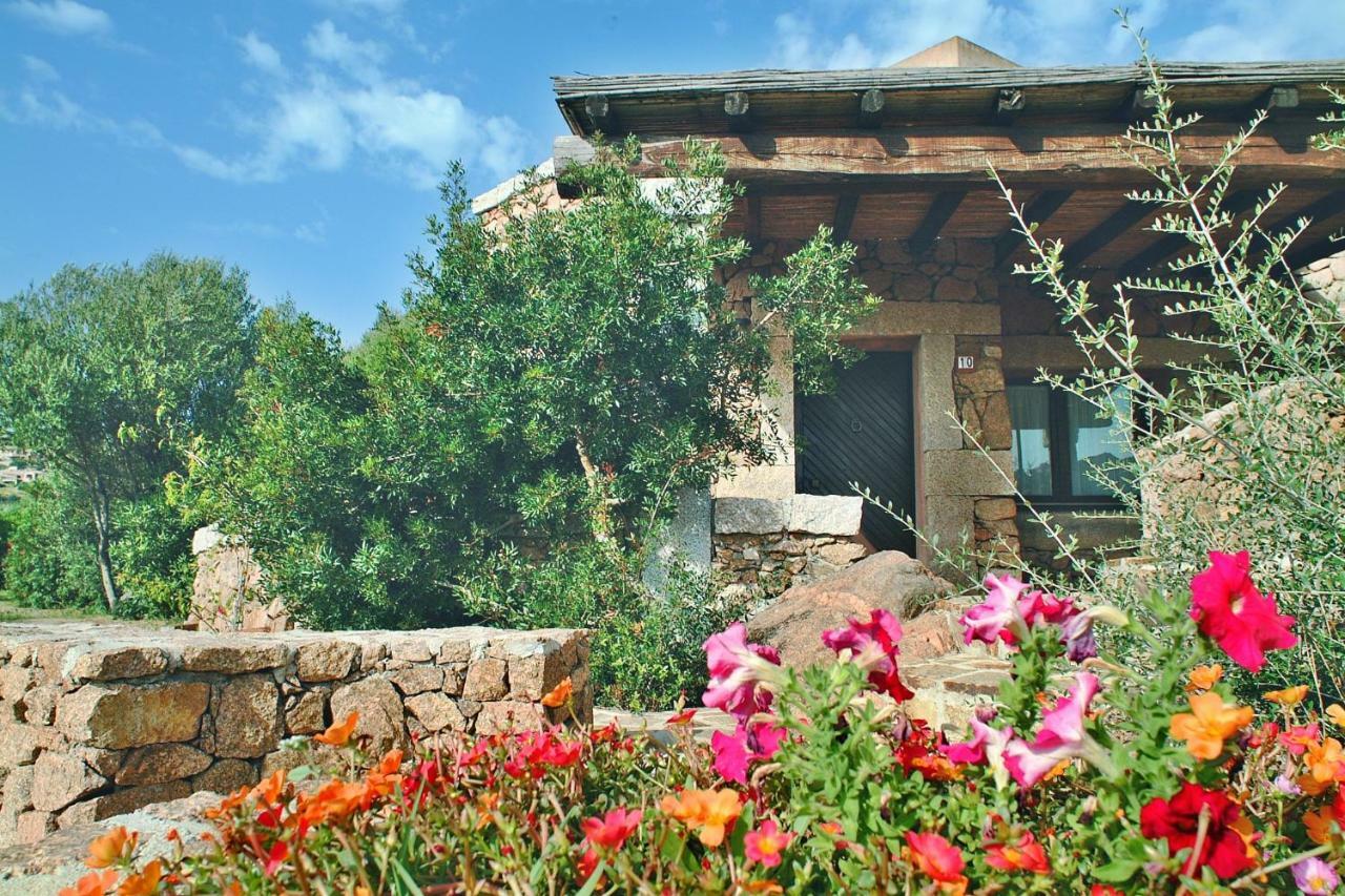 Residence L'Ea Di Lavru - Appartamenti Mono-Bilo-Trilocali Loiri Porto San Paolo Exterior foto